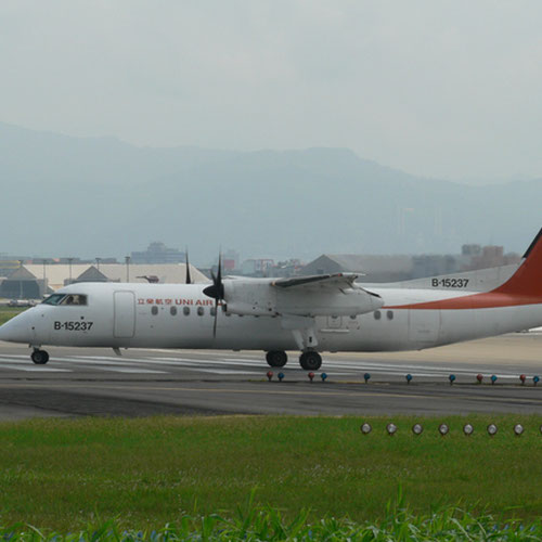 UNI Air (ЮНИ Эйр) Самолет 5