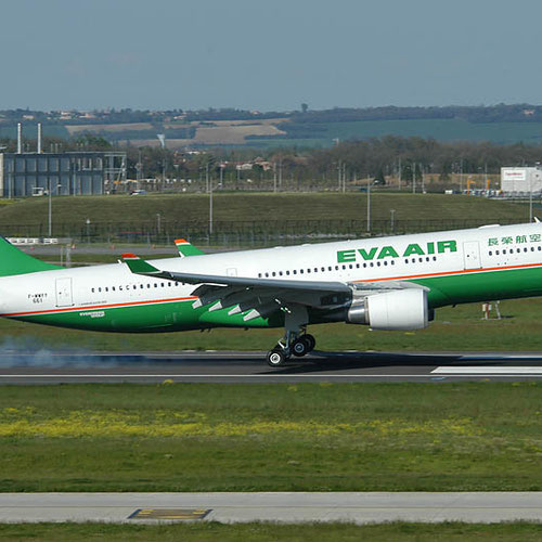 EVA Air (ИВиЭй Эйр) Самолет 1